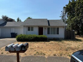 465 E 8th Ave in Junction City, OR - Building Photo