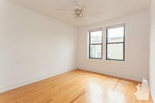 1941 W Winnemac Ave, Unit 1 in Chicago, IL - Building Photo