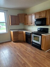 106 N 5th St in Youngwood, PA - Building Photo - Building Photo