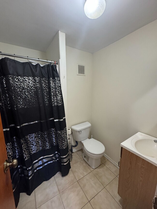 12 Belding St in Claremont, NH - Foto de edificio - Building Photo