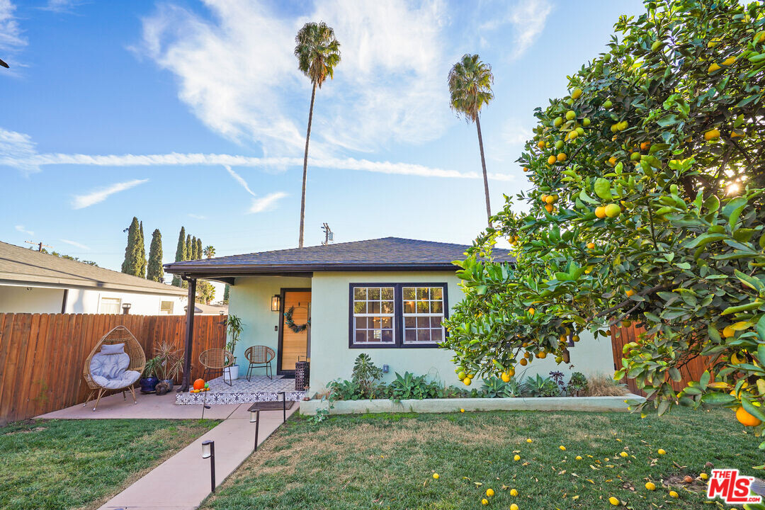 14828 Saticoy St in Los Angeles, CA - Building Photo