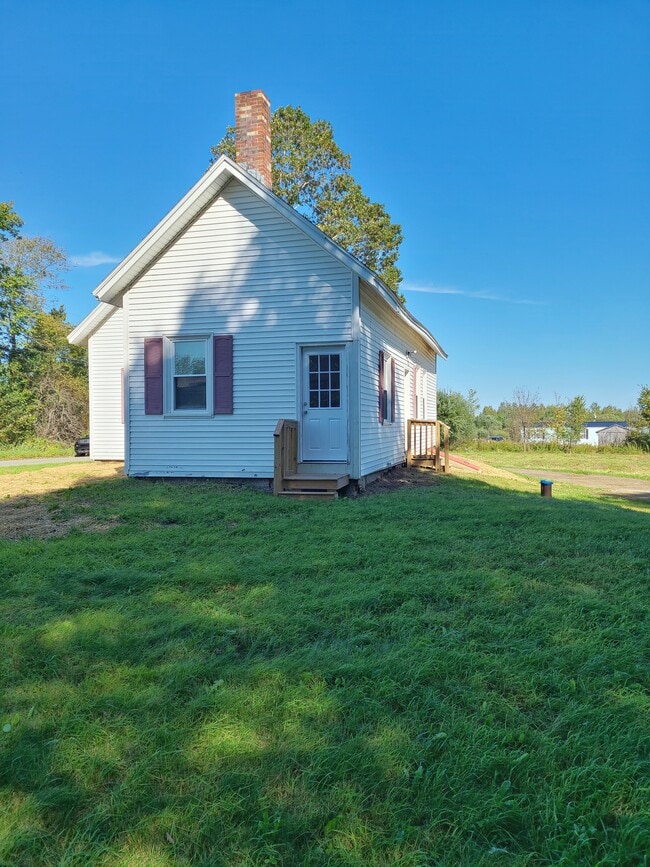 792 Mudgett Rd in Levant, ME - Building Photo - Building Photo