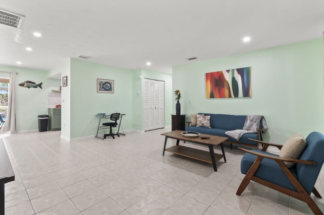 3357 Conway Blvd in Port Charlotte, FL - Building Photo - Building Photo