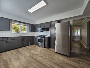 836 Eldin Ave SE in Salem, OR - Building Photo - Building Photo