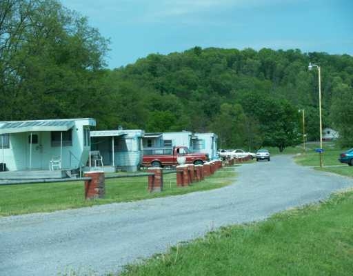 102 Locust St in New Galilee, PA - Building Photo - Building Photo