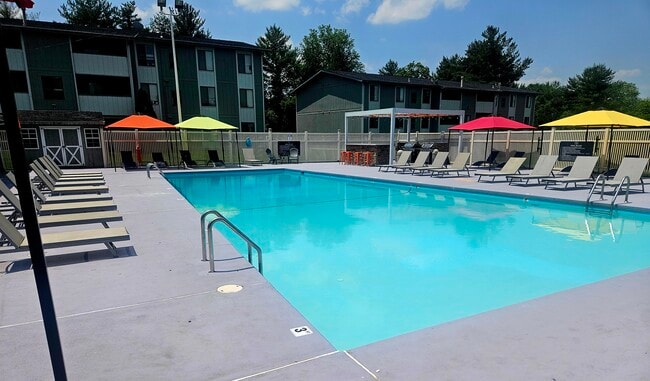 WestWind Apartment Homes in Roanoke, VA - Foto de edificio - Building Photo