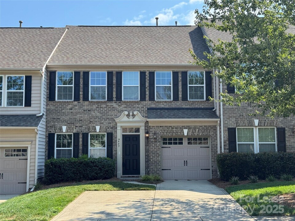 9457 Alice McGinn Drive in Charlotte, NC - Building Photo