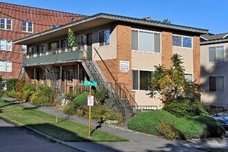 St Johns Court in Seattle, WA - Building Photo - Building Photo