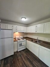 78 N Victoria Ln, Unit F in Streamwood, IL - Building Photo - Building Photo