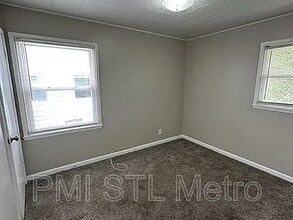 452 Midlothian Rd in St. Louis, MO - Building Photo - Building Photo