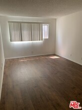 1820 S Bentley Ave-Unit -109 in Los Angeles, CA - Building Photo - Building Photo