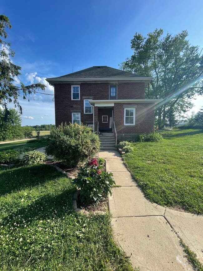 W5198 Advance Rd in Monroe, WI - Building Photo - Building Photo