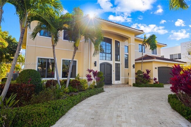 property at 513 Palm Dr