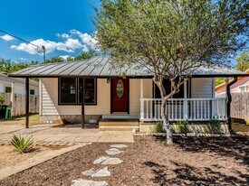 1008 Fiesta St in Austin, TX - Building Photo