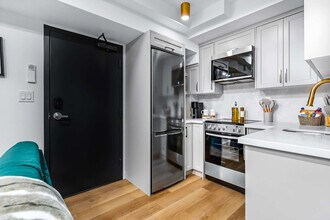 168 McCaul St, Unit SI ID1389236P in Toronto, ON - Building Photo - Building Photo