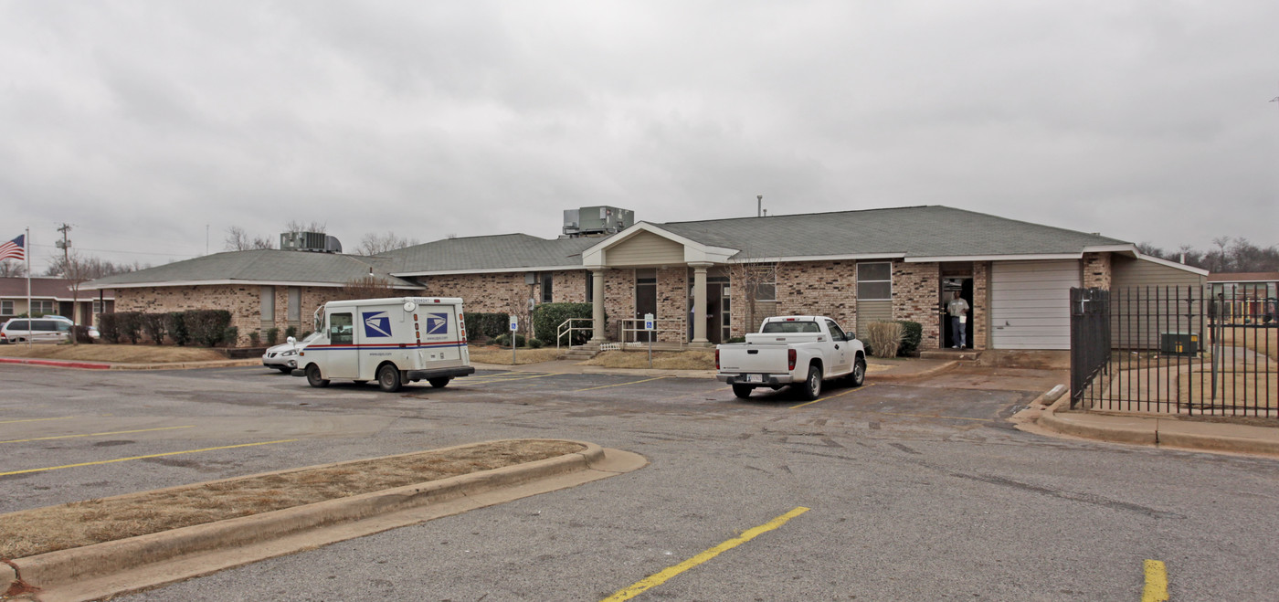 Ambassador Courts in Oklahoma City, OK - Building Photo