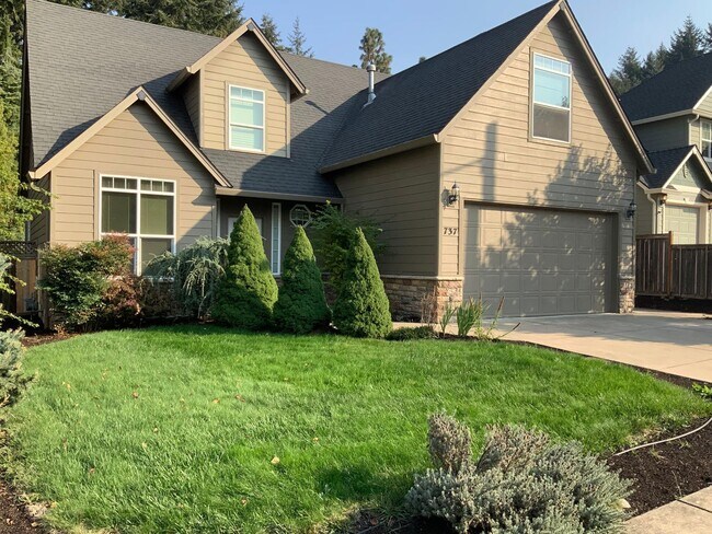 737 S 48th St in Springfield, OR - Building Photo - Building Photo