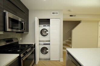 949 W Grace St, Unit 201G in Chicago, IL - Building Photo - Building Photo