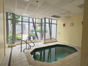 1830 Radius Dr, Unit 1301 in Hollywood, FL - Foto de edificio - Building Photo