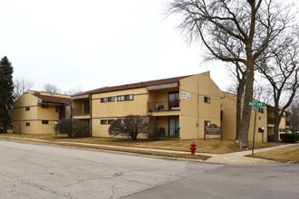 Woodstock Northwest Apartments in Woodstock, IL - Foto de edificio - Building Photo