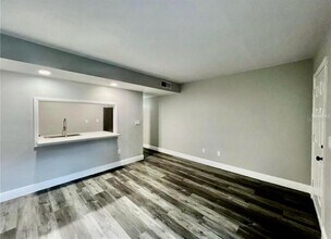 7108 Waterside Dr in Tampa, FL - Building Photo - Building Photo