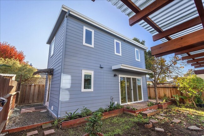 1012 Broadway in Alameda, CA - Building Photo - Building Photo