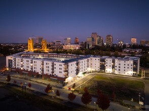 805 Riverfront Apartments in West Sacramento, CA - Building Photo - Building Photo