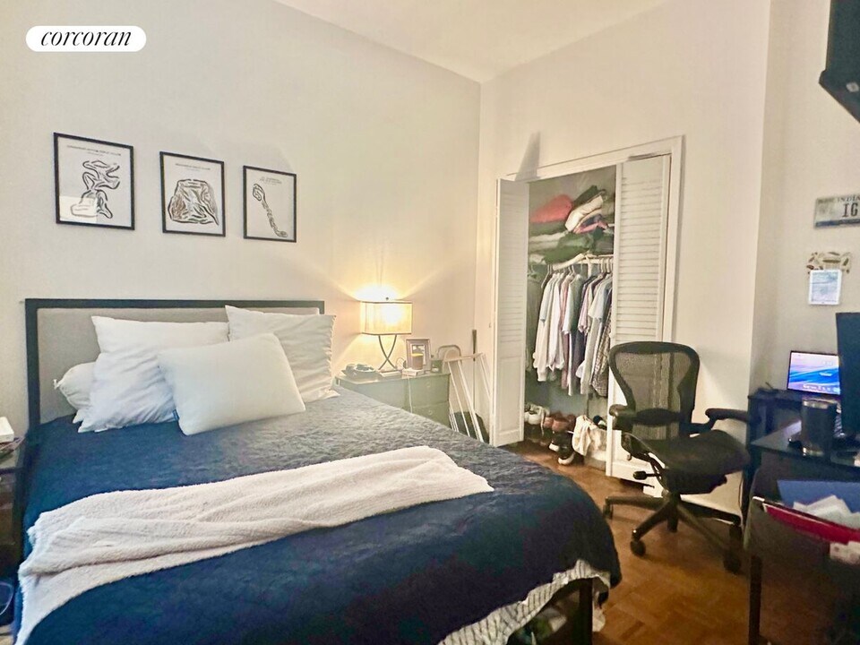 235 E 4th St in New York, NY - Building Photo
