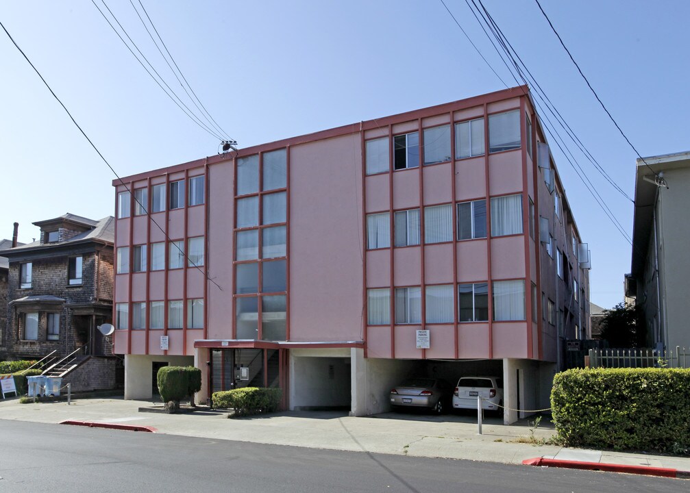 2335 Dwight Way in Berkeley, CA - Building Photo