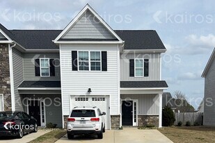3705 Oak Leaf Wy in Greenville, NC - Building Photo