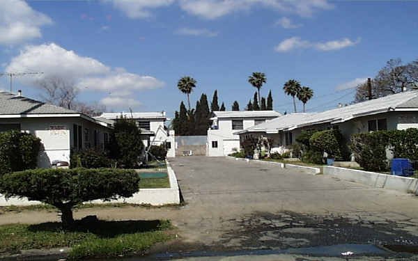 6443-6463 Fulton Ave in Van Nuys, CA - Building Photo - Building Photo