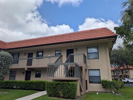 21915 Lake Forest Cir in Boca Raton, FL - Building Photo