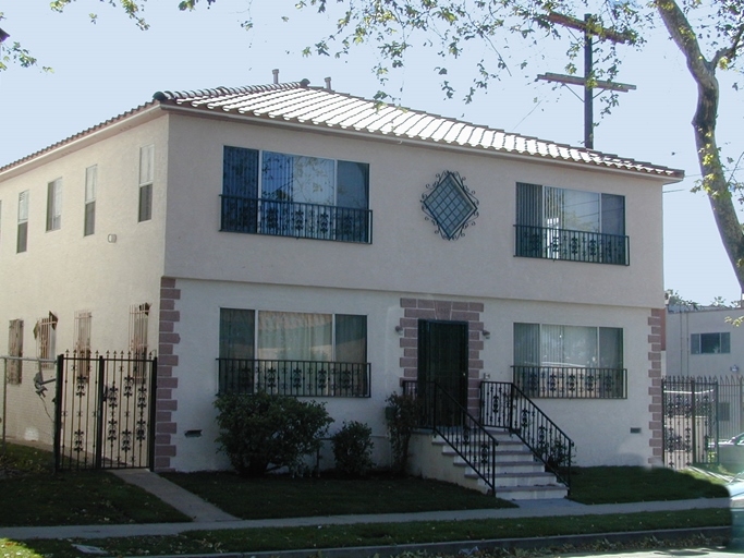 4348 8th Ave in Los Angeles, CA - Building Photo