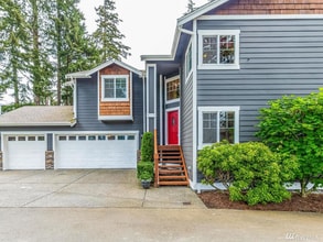 3728 Serene Way in Lynnwood, WA - Foto de edificio - Building Photo