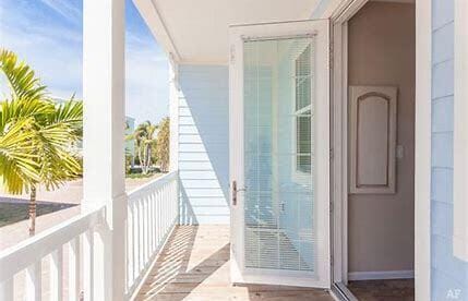 28538 Channel View Dr in Little Torch Key, FL - Foto de edificio - Building Photo