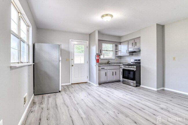 204 Wilton Ave in Middlesex, NJ - Building Photo - Building Photo