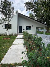 929 NW 60th St in Miami, FL - Building Photo - Building Photo