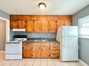 221 Robert E Lee St in Fort Oglethorpe, GA - Building Photo - Building Photo