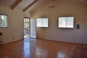 121 Old Topanga Canyon Rd in Topanga, CA - Building Photo - Building Photo