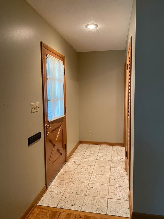 3069 S Greenbrier Ave in Springfield, MO - Building Photo - Building Photo