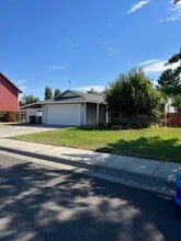 30 NE Alora Dr in Hermiston, OR - Building Photo - Building Photo