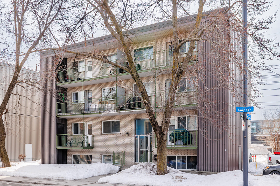 360 Ampère Av in Laval, QC - Building Photo