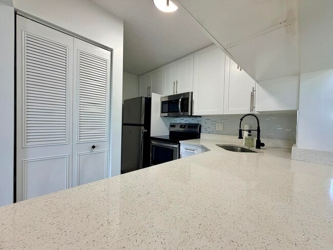 616 Sea Pine Way in Greenacres, FL - Building Photo - Building Photo