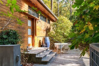 515 Claire Dr NE in Atlanta, GA - Foto de edificio - Building Photo