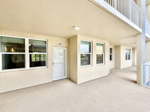 960 Starkey Rd in Largo, FL - Foto de edificio - Building Photo