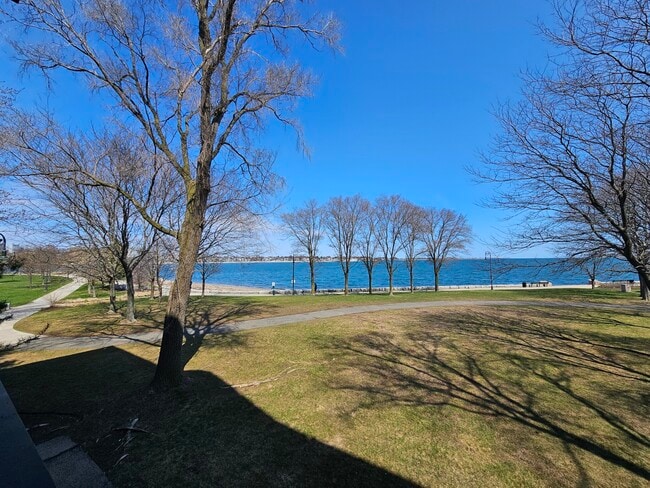 65 N Point Dr, Unit 1