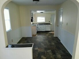 333 E Greenview Ave in Machesney Park, IL - Building Photo