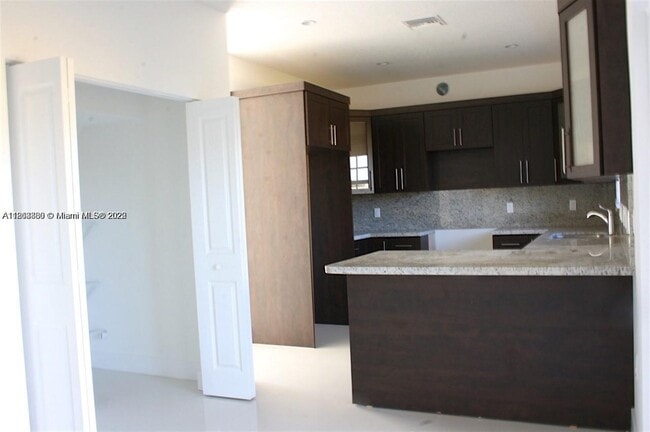15635 SW 12th Terrace in Miami, FL - Building Photo - Building Photo