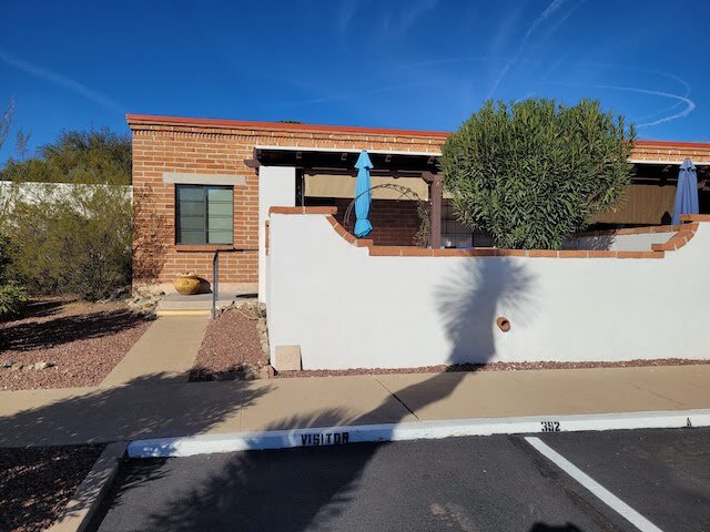 392 S Paseo Lobo in Green Valley, AZ - Building Photo