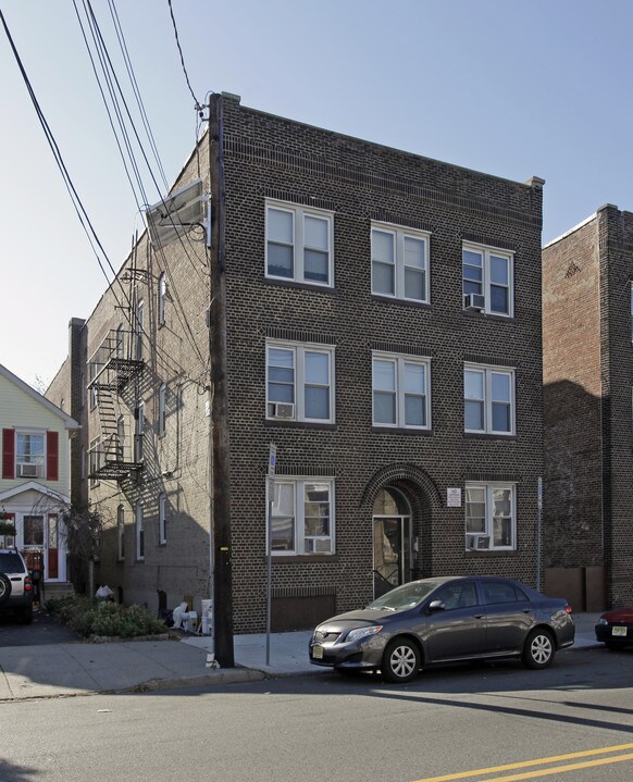 355 Danforth Ave in Jersey City, NJ - Building Photo